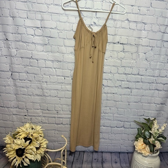 Olivia Rae Dresses & Skirts - Adorable tan ribbed midi dress